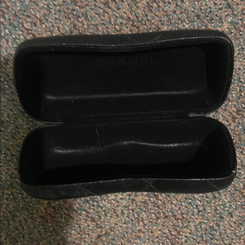 Chanel Black Quilted Sunglasses Case - Picture 4 of 4
